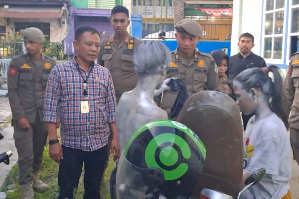 Tak Kapok! Manusia Silver di Parepare yang Pernah Tertangkap Kembali Terciduk manusia silver