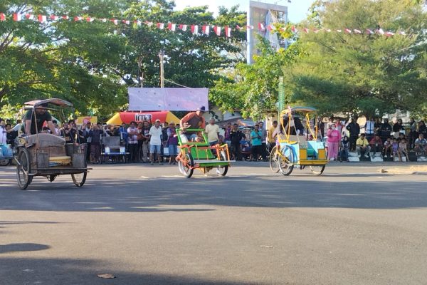 Seru! Puluhan Tukang Ikut Lomba Balap 17 Agustus di Parepare lomba balap becak