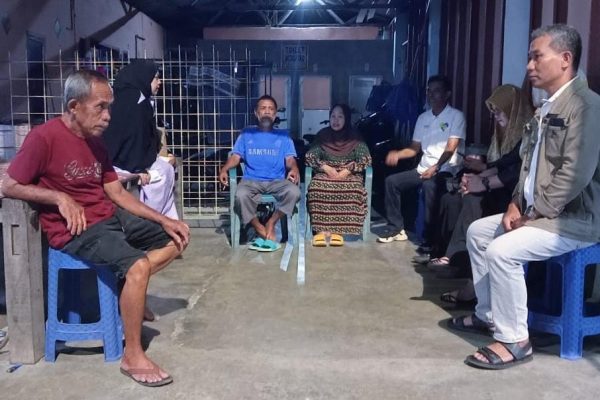 Disambut dengan Cinta, Erna Rasyid Taufan Sambangi Tokoh Masyarakat di Wattang Soreang