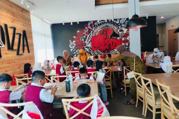 Program Pembuatan Pizza yang Digelar SDN 19 Parepare Tuai Sorotan logistik KPU Parepare