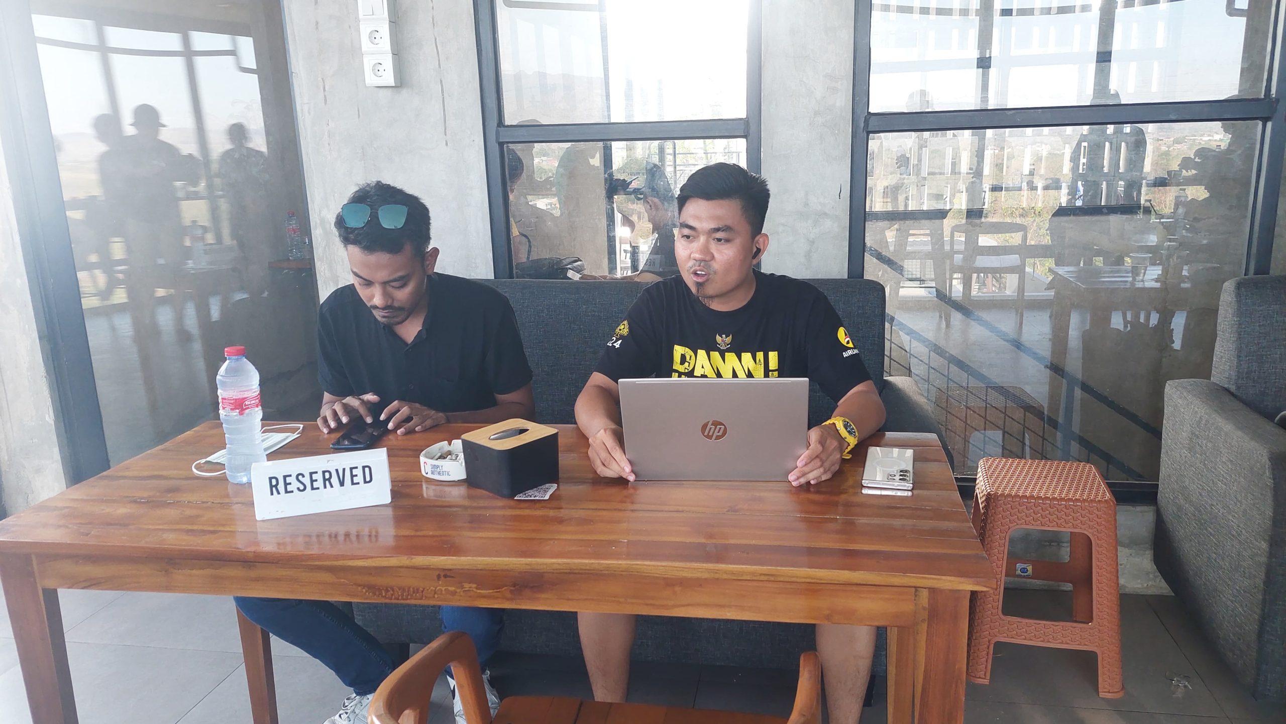 erna rasyid taufan