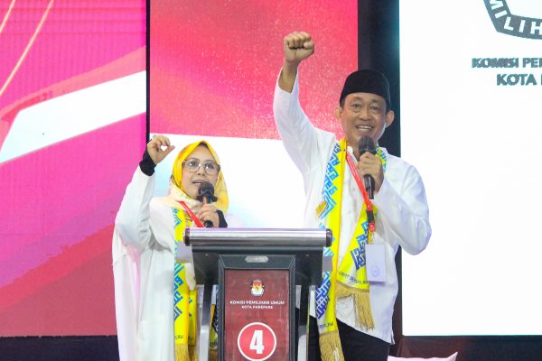 Paslon 1, 2, dan 3 Dukung Tujuan Pemerintahan Berkelanjutan yang Diusung Erat Bersalam Erna Rasyid Taufan - Rahmat Sjamsu Alam