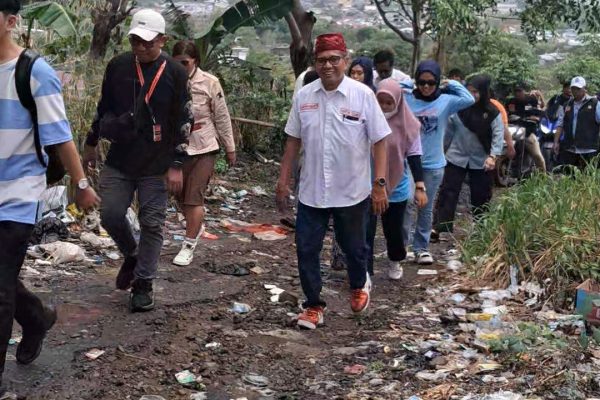 Blusukan di Lapadde, Prof Bakhtiar Tijjang Soroti Akses Jalan Rusak hingga Sampah Berserakan