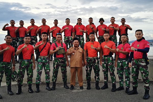 Sambut HUT Brigif 11/BS ke-5, Puluhan Prajurit TNI-AD Bersama Camat Soreang Gelar Karya Bakti di Pasar Lakessi